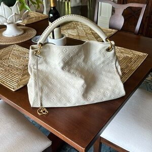 Louis Vuitton Monogram Empreinte Artsy MM